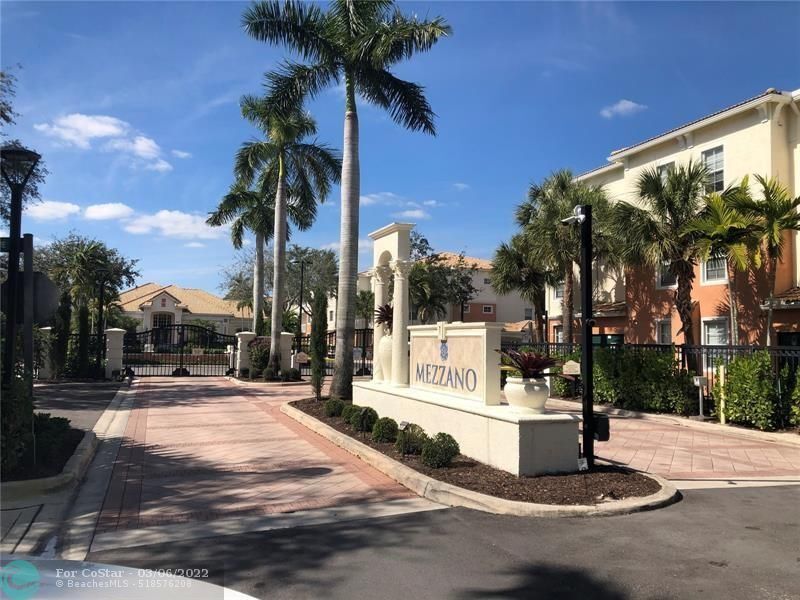 Foto principal - 9825 Baywinds Blvd