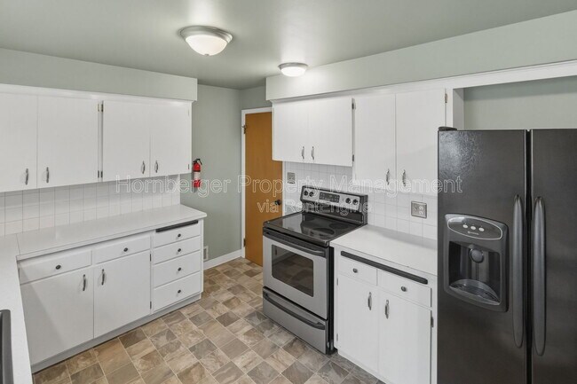 Building Photo - 612 E Walton Ave