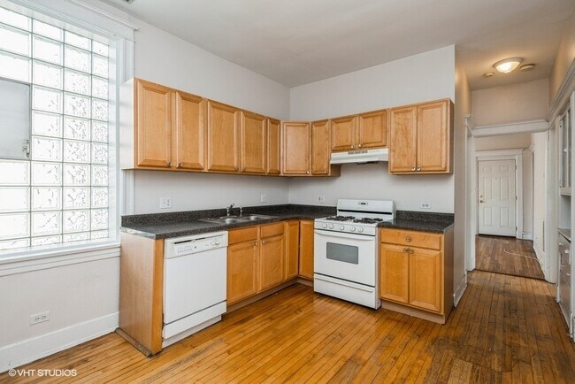 Foto del edificio - 2135 W Division St