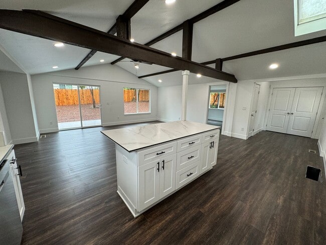 Building Photo - 10054 SW 35th Avenue ~ Beautifully Remodel...
