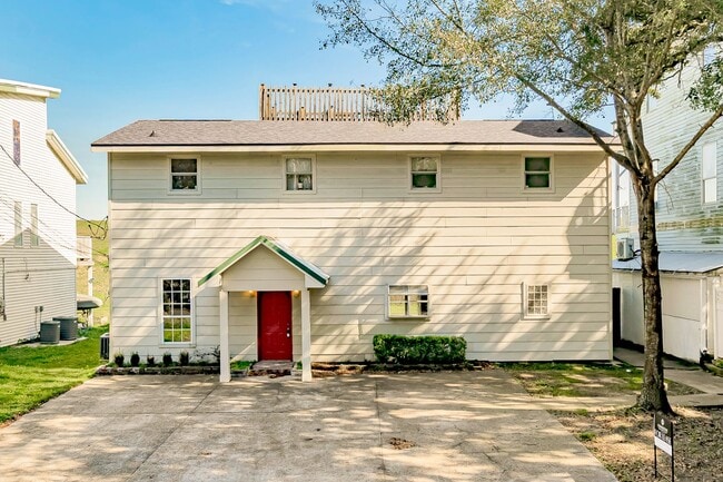 Building Photo - 3 Bedroom Downtown Condo in Downtown Port Allen