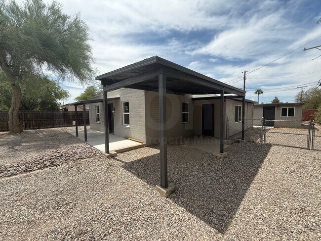 Building Photo - 1431 E Adelaide Dr