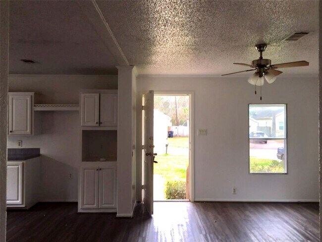 Building Photo - 11811 Greensbrook Forest Dr