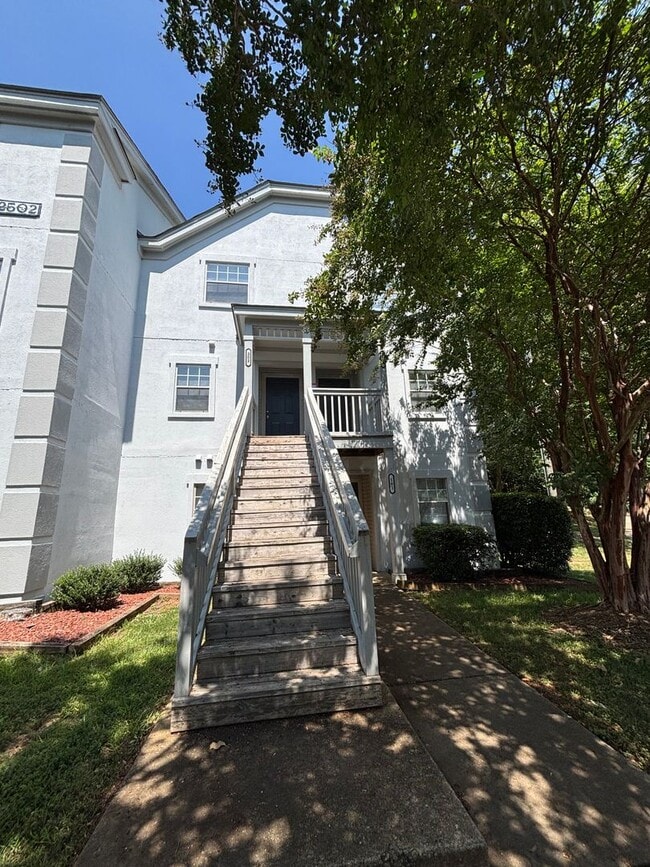 Building Photo - 2502 Avent Ferry Rd