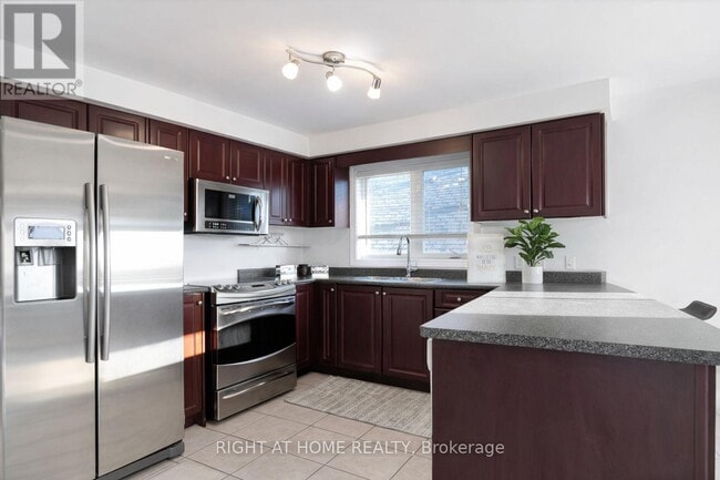 Building Photo - 169 Dooley Crescent