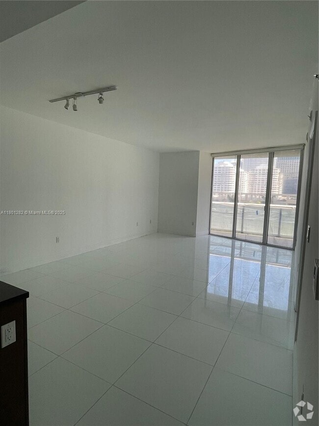 Building Photo - 495 Brickell Ave