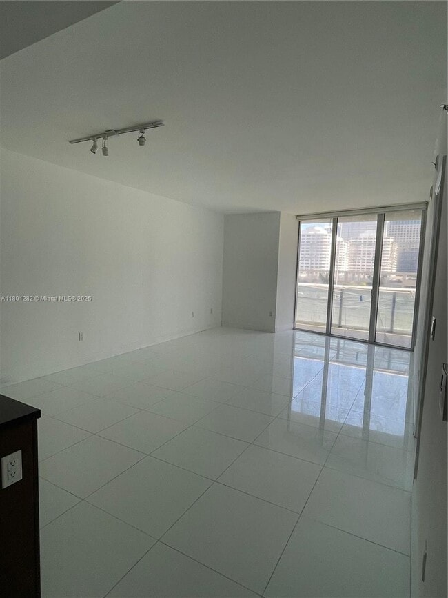 Building Photo - 495 Brickell Ave