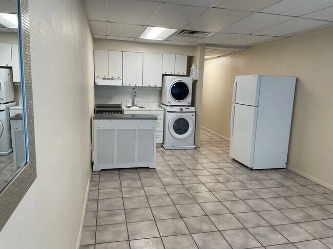 Foto del edificio - 5712 Padre Blvd