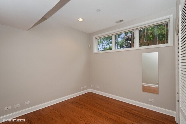 Foto del edificio - 1458 N Artesian Ave