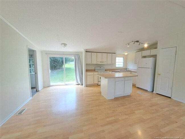 Building Photo - 110 Pine Haven Dr