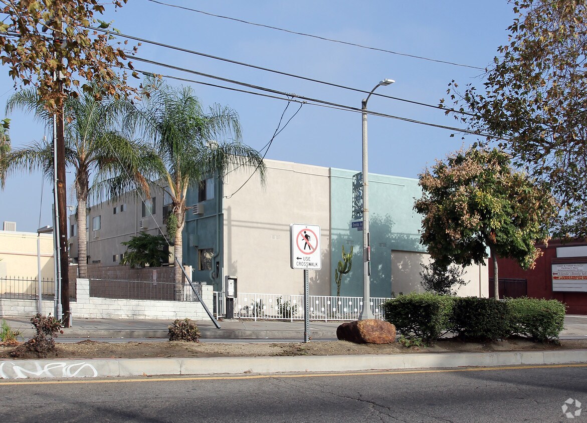 Building Photo - 13527 Van Nuys Blvd