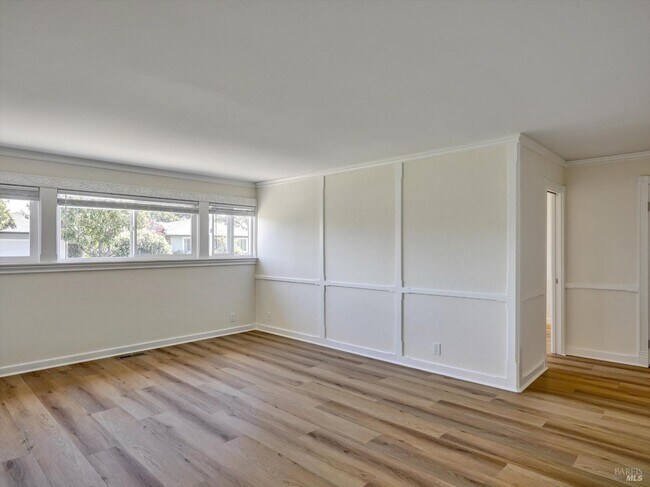 Building Photo - 131 Fernwood Dr