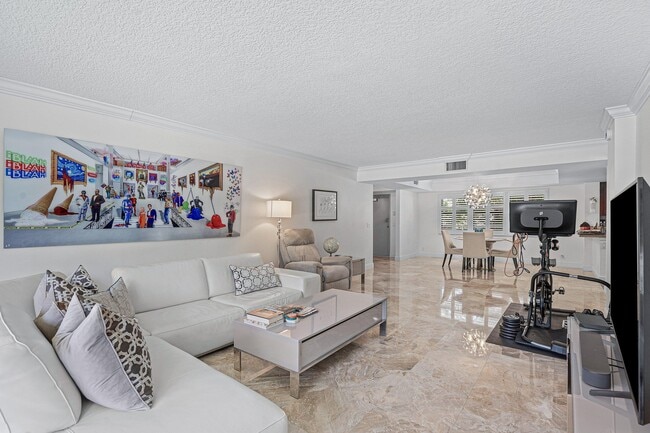 Building Photo - 277 N Ocean Blvd