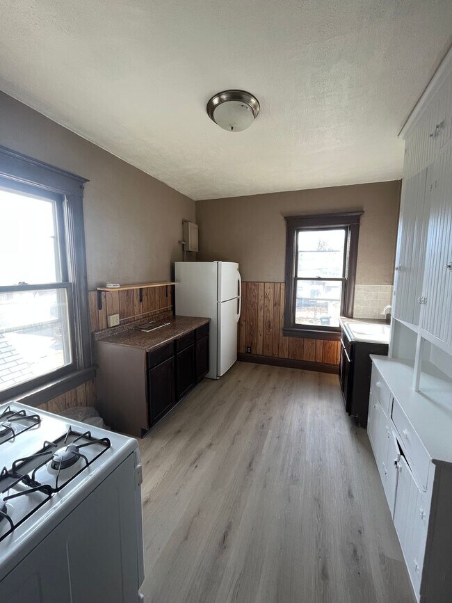 Building Photo - Midtown 2 Bedroom Unit!!