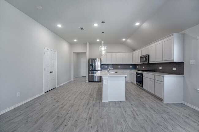 Building Photo - 3201 Redden Ln