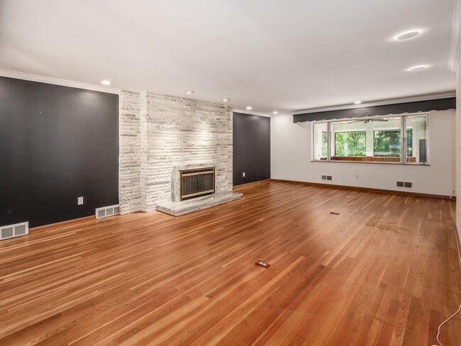 Building Photo - 2663 Charing Rd