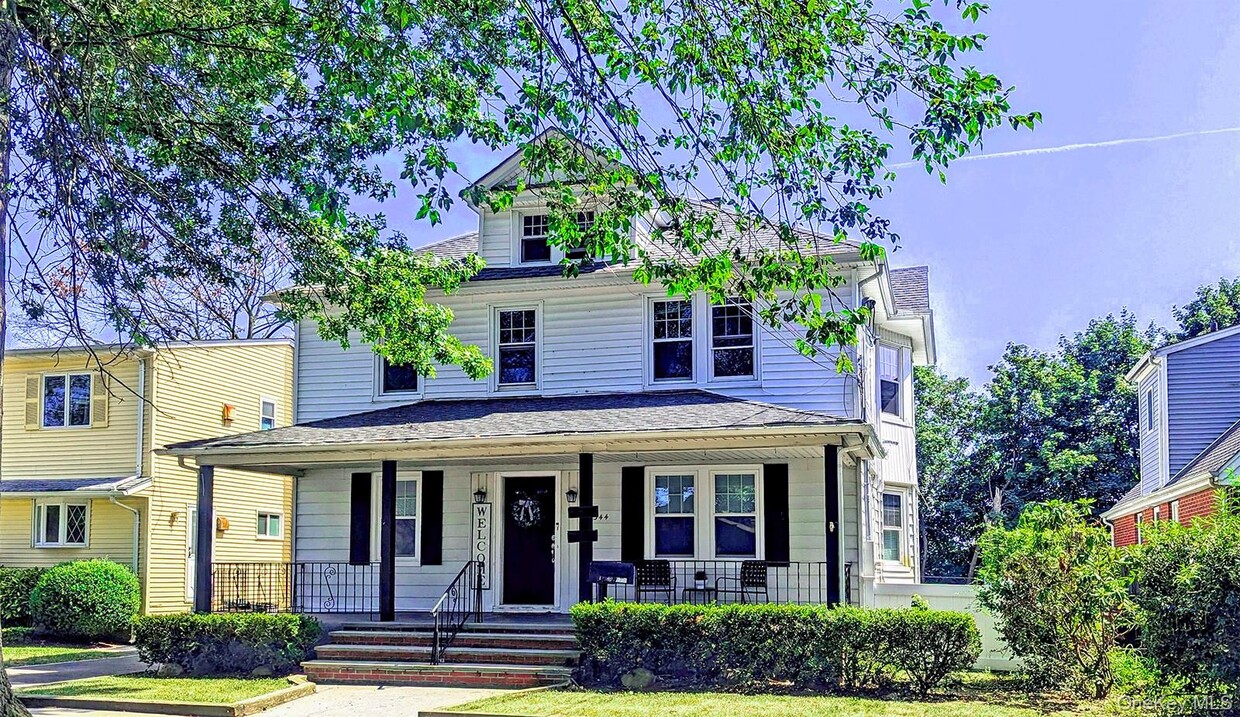 Primary Photo - 344 Roslyn Ave
