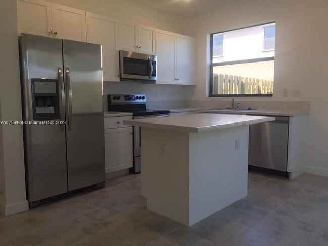 Building Photo - 11339 SW 250th Terrace