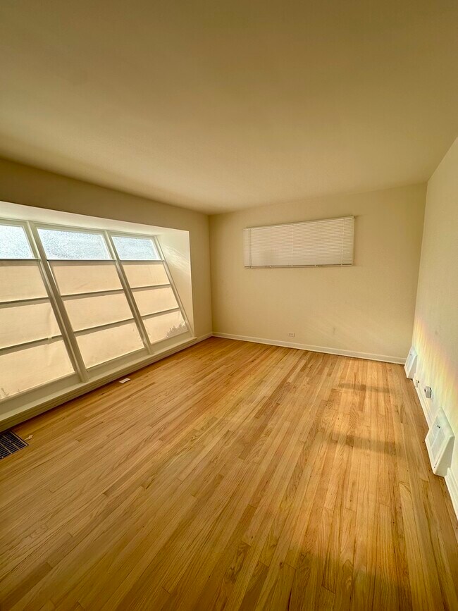 Foto del edificio - 2156 Downey Rd