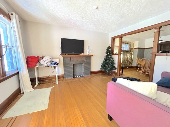 Building Photo - 48 Dalewood Crescent
