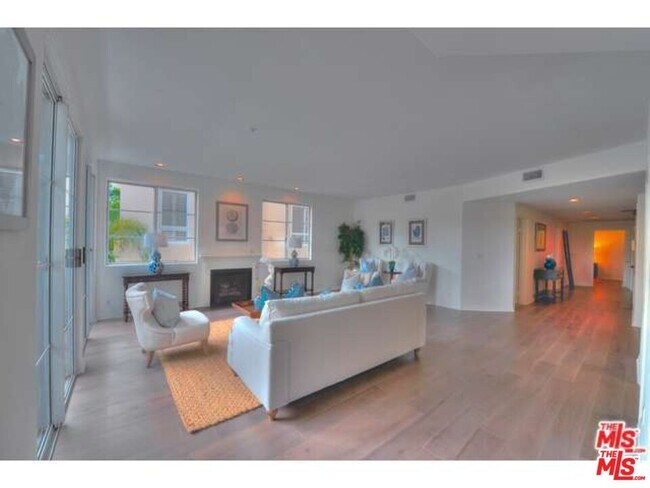 Foto del edificio - 1182 Wellesley Ave