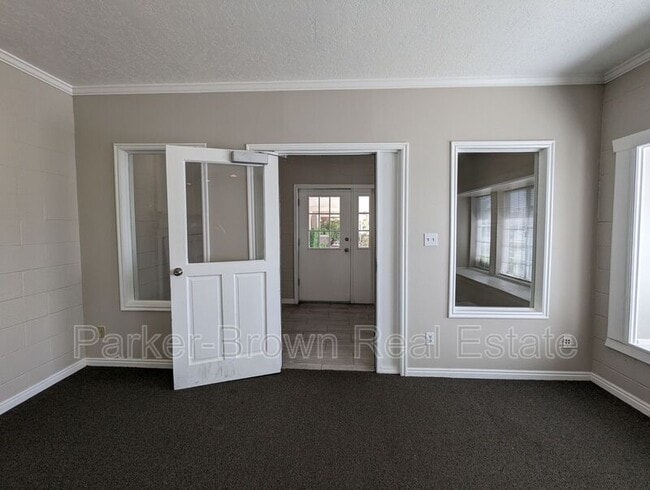 Building Photo - 1190n Spring Creek Pl