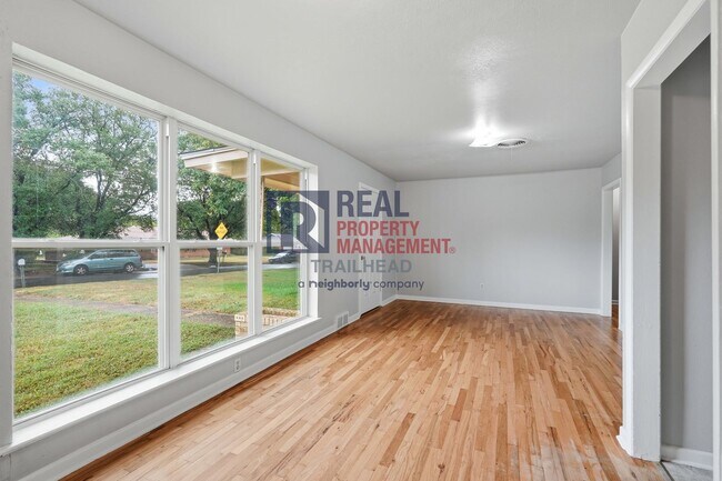 Foto del edificio - Updated 3-Bedroom Home with Spacious Fenced Backyard in Benbrook