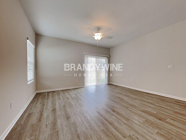 Building Photo - NEW LOWER RENTAL RATE LEASING SPECIAL : Re...