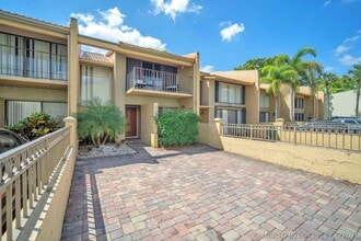 Building Photo - 740 E Coco Plum Cir