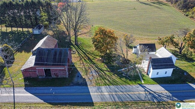 Foto del edificio - 654 Youngs Hill Rd