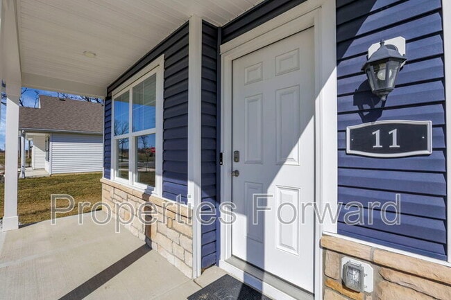 Building Photo - 11 Walnut St