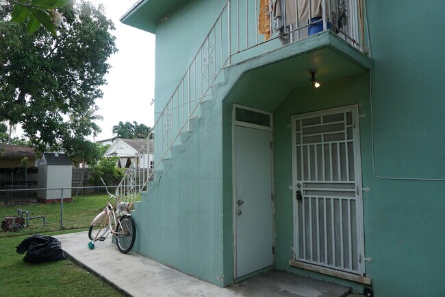 Building Photo - 2137 SW 7th St