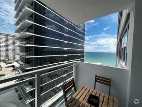 Building Photo - 2030 S Ocean Dr