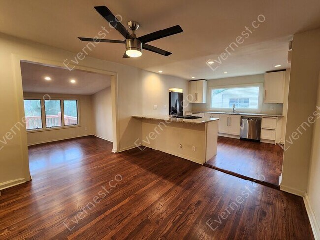 Building Photo - 1066 Briar Vista Terrace NE