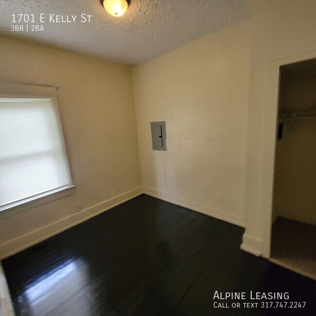 Building Photo - Near Southeast 3BR/2BATH House!