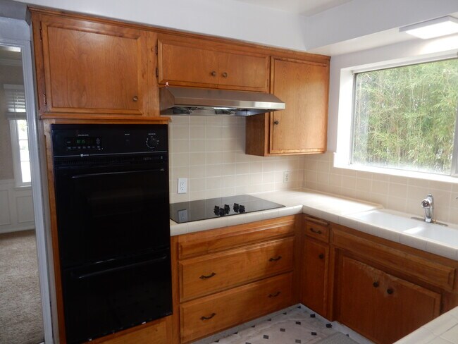 Building Photo - 5835 Jumilla Ave