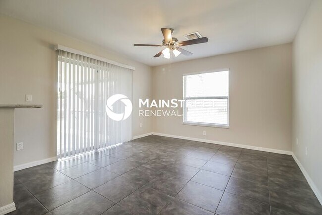 Building Photo - 3 Bedroom Pet-Friendly Home in Fort Myers, FL with Main Street Renewal