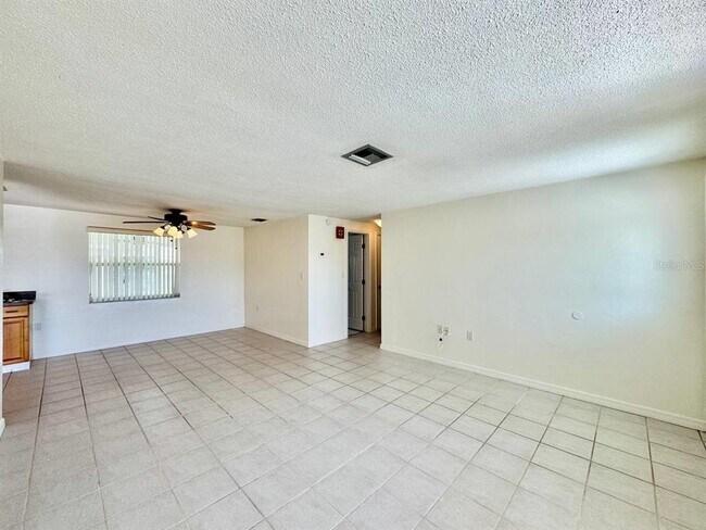 Building Photo - 3131 Roxbury Dr