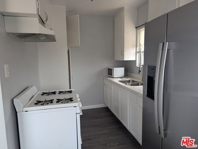 Foto del edificio - 901 W 64th St