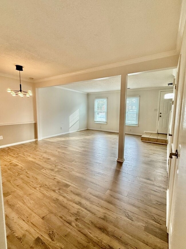 Building Photo - 3BD/2.5BA Brick Townhouse in Washington Commons off of Great Neck! Renovated throughout!