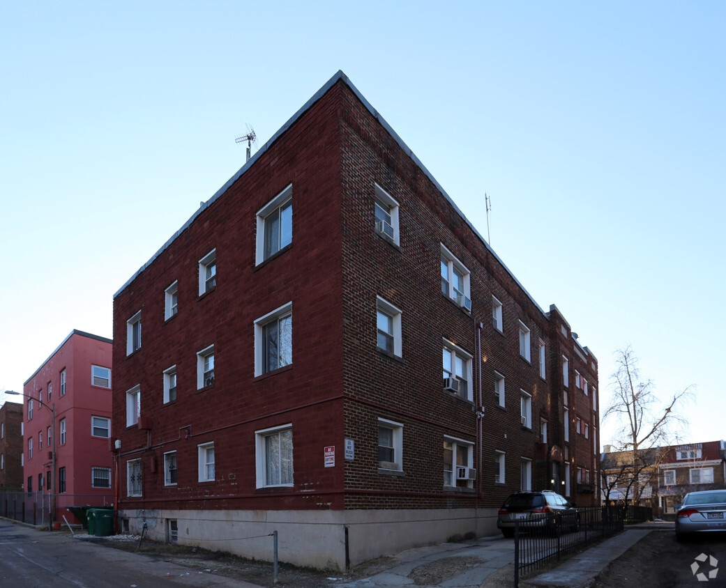 Building Photo - 1443 Spring Rd NW