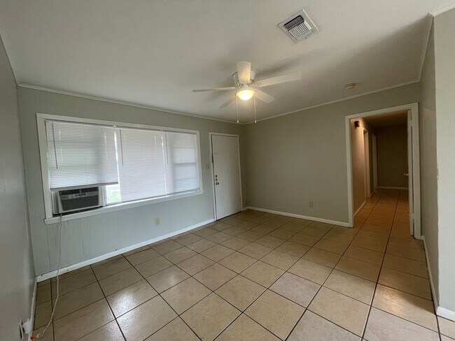 Foto del edificio - 3 bed 1 bath house