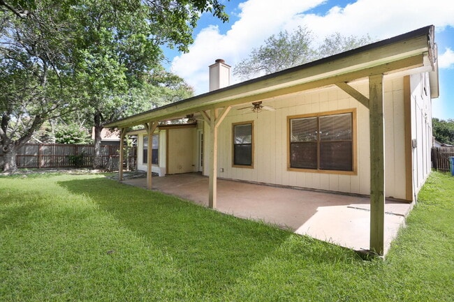 Building Photo - Beautiful 4 Bedroom Home in Northwest San Antonio, Close to Helotes