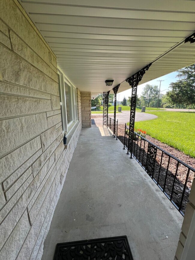 Building Photo - Home with Paradise Setting in Backyard! Available July 2026!! $2,400 Monthly!