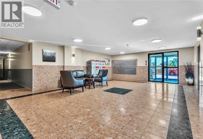 Photo du bâtiment - 30 Chapman Ct