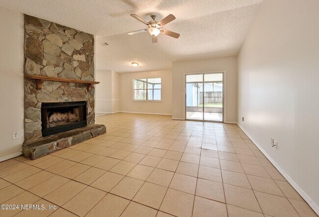 Foto del edificio - 13221 Grant Logan Ln