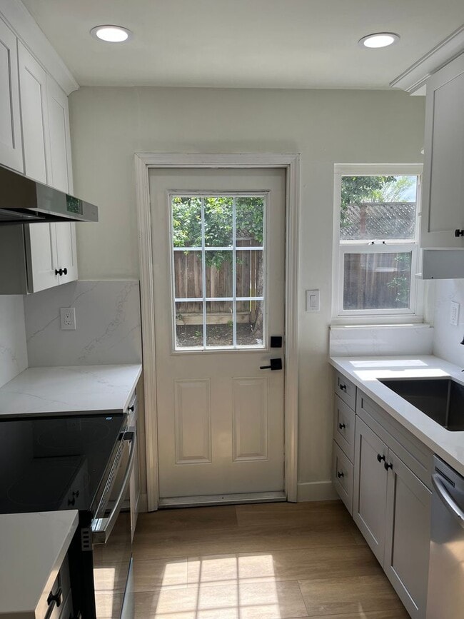 Foto del edificio - Remodeled Cupertino Gem in Top-Rated School District!