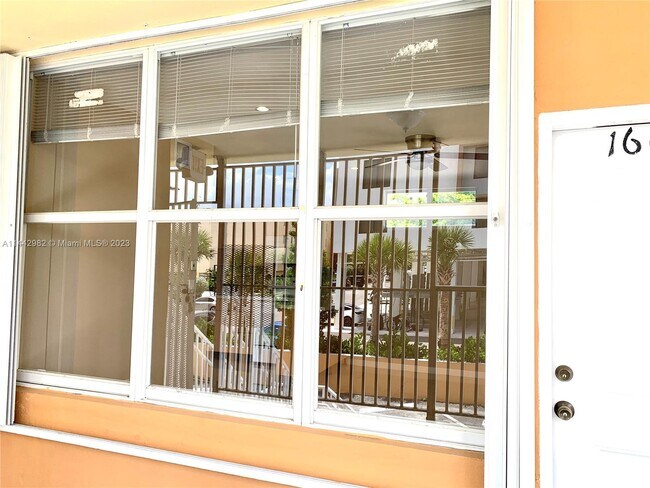 Foto del edificio - 1668 NW 19th St