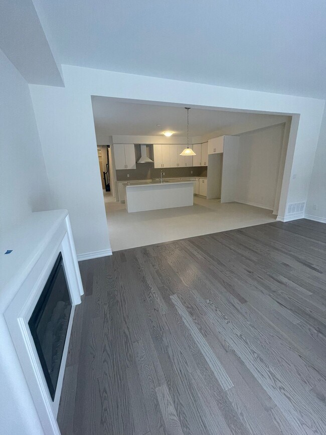 Building Photo - 72 Grassbourne Av