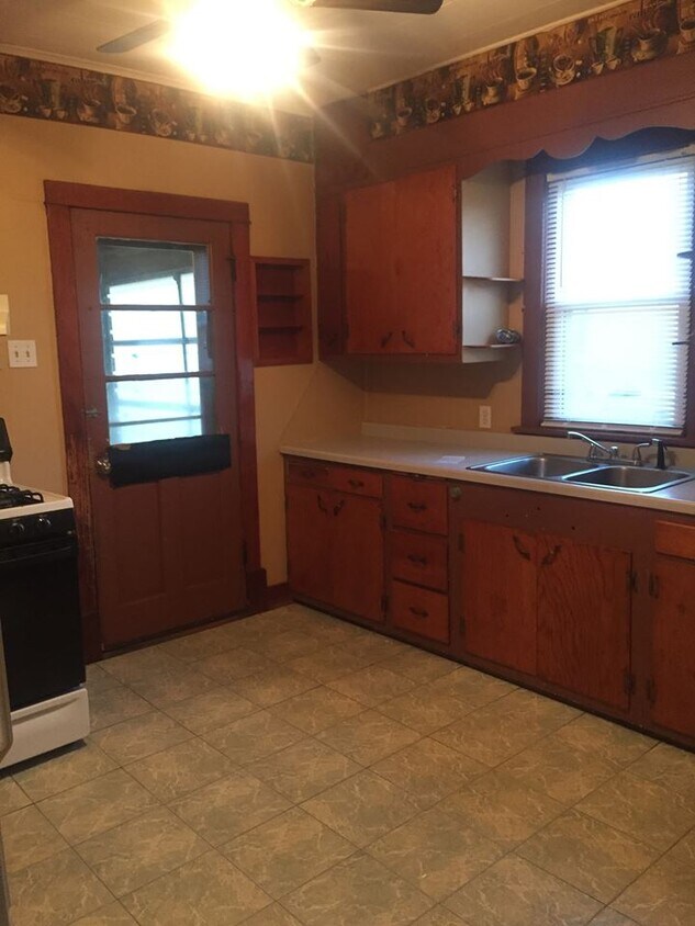 Foto principal - 2402 Camanche Ave